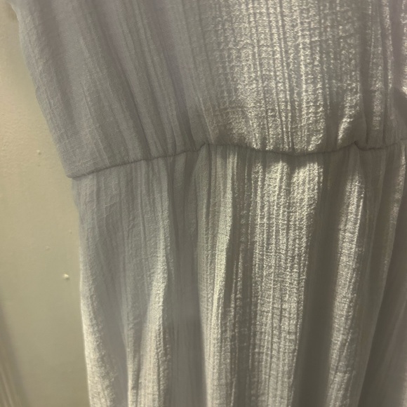 Elegant White Ruffle Sleeve Dress fully lined - Picture 5 of 9